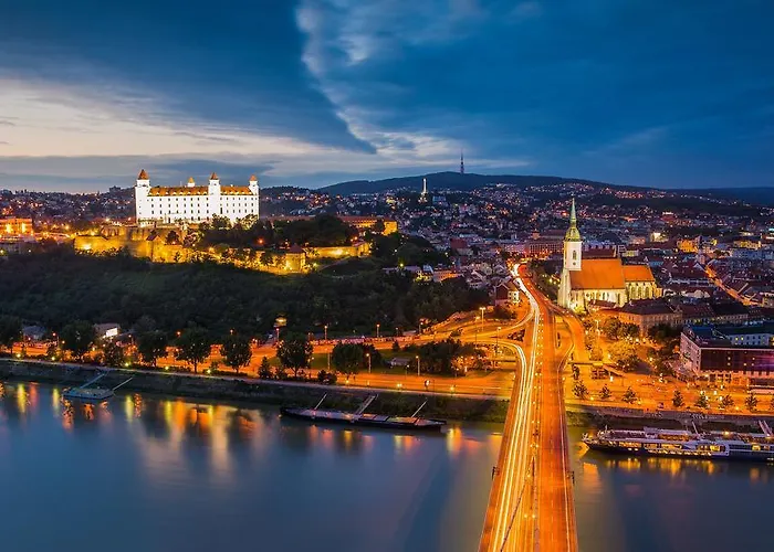 黄金地带公寓 *